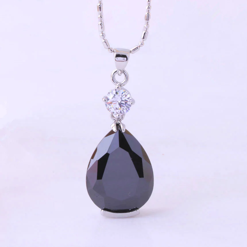 Женские серьги-гвоздики с имитацией оникса Love сережки серебряного цвета в