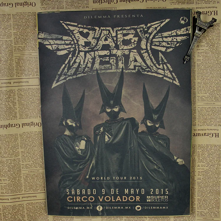 Металлический постер Babymetal с изображением девушки повязки вокруг металлической