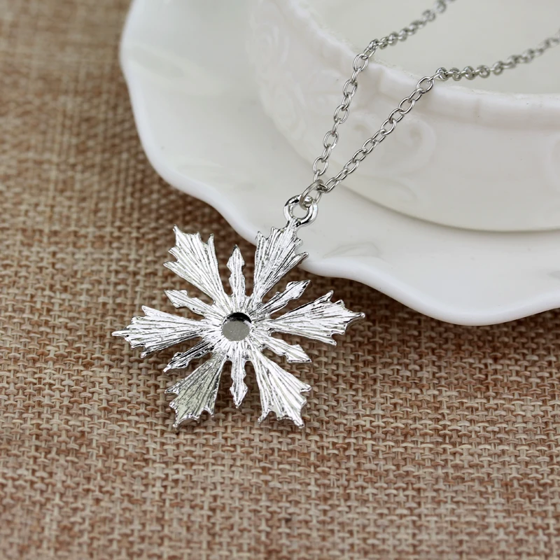 Модное милое ожерелье серебряного цвета со снежинкой и кристаллом циркония на