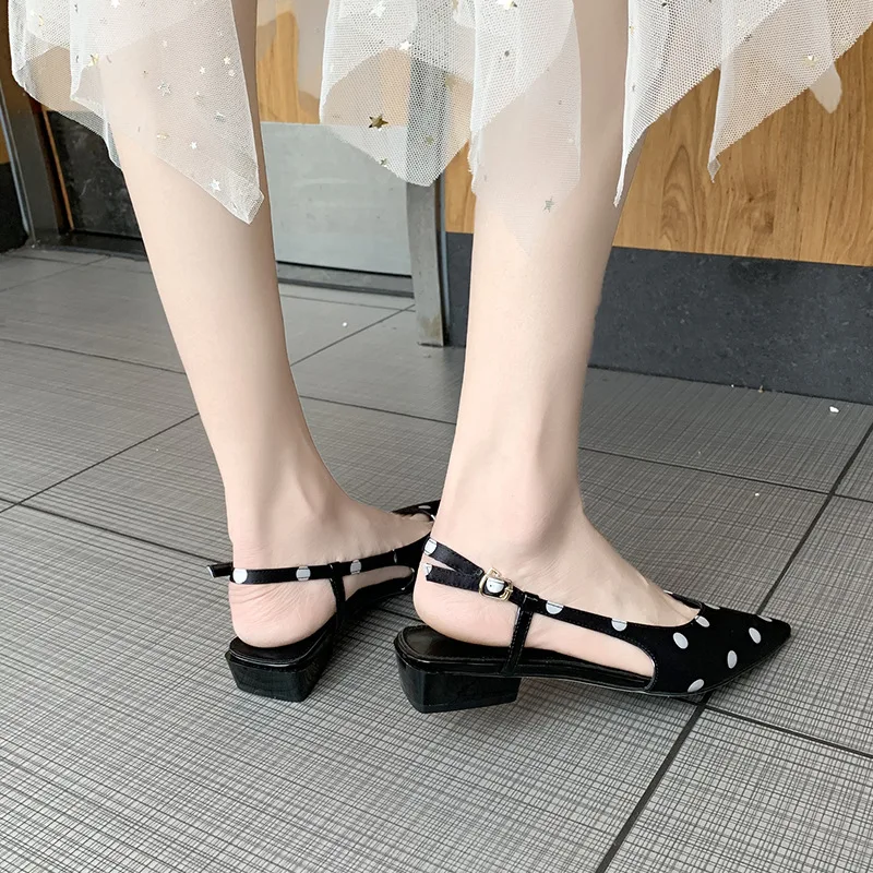 2019 летние женские босоножки в горошек с острым носком и ремешками сзади