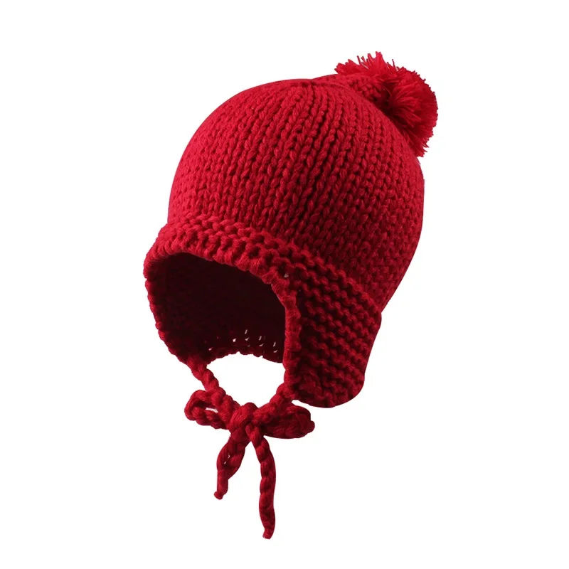 Повседневное зимняя детская вязанная теплая шапка детская шапочка для девочек на шнуровке защита для ушей детская шапочка От 1 до 3 лет милые помпоном для маленьких мальчиков шапка - Цвет: Red