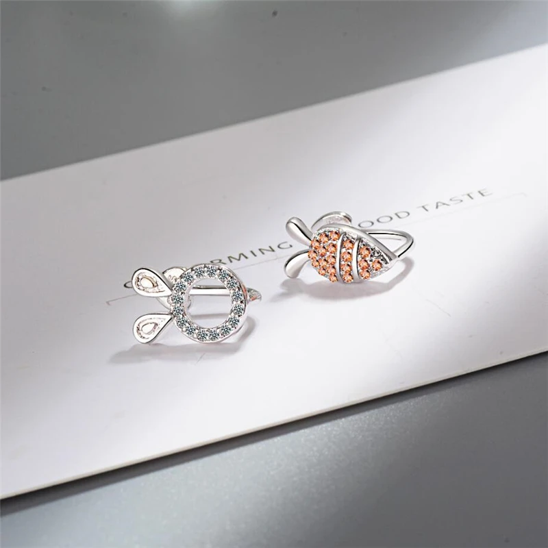 

Sole Memory Carrot Rabbit Cute Asymmetric Zircon Sweet Silver Color Fashion Female Stud Earrings SEA563