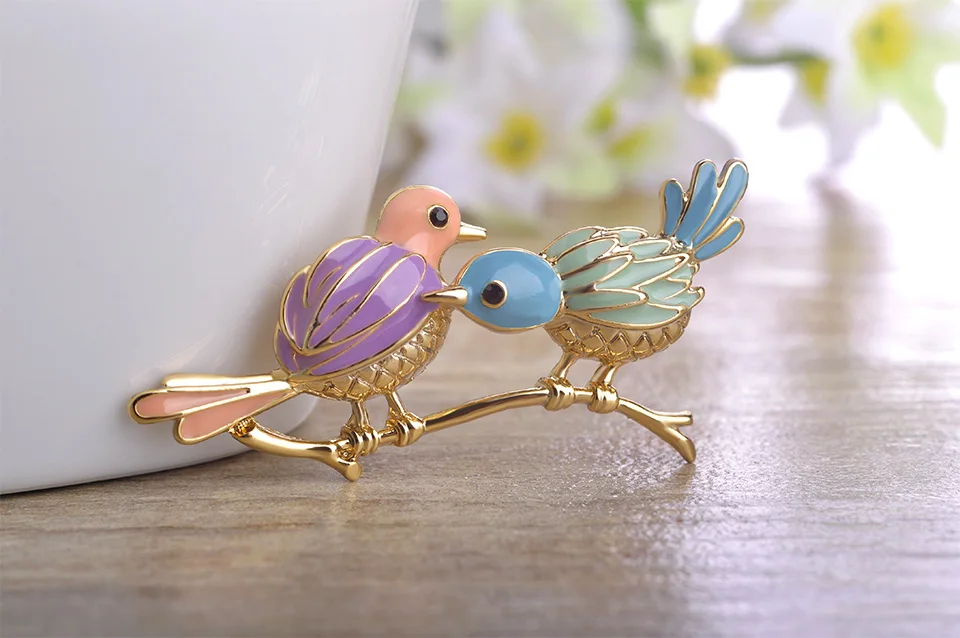 Птицы Знак Элегантные Броши Для Женщин Брошь Тонкой Enamle Esmalte животных Симпатичные Золотой Сплав Металла Воротник Клип Пен уги Mujer Bijoux новогодние подарки