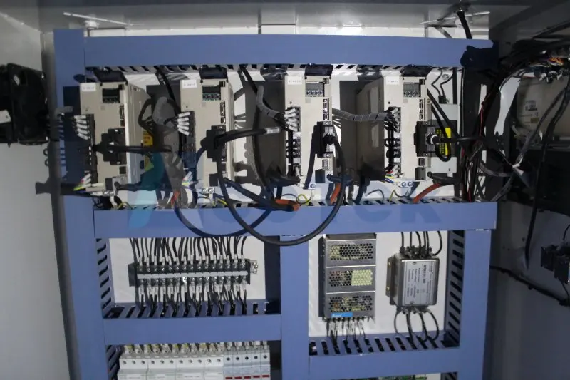 Китайский CE сертифицированный дешевый деревообрабатывающий фрезерный станок 1325