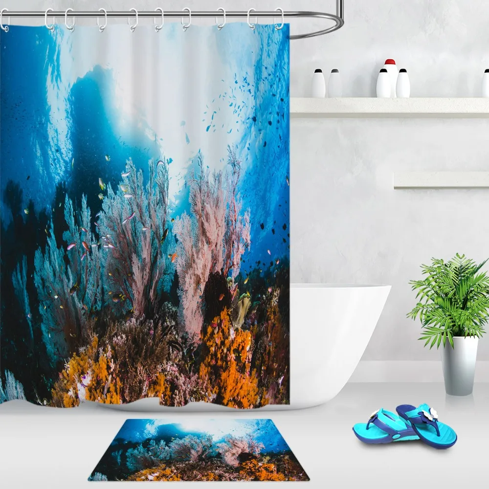 Занавеска для душа с синим морем и яркими коралловыми маленькими рыбками набор