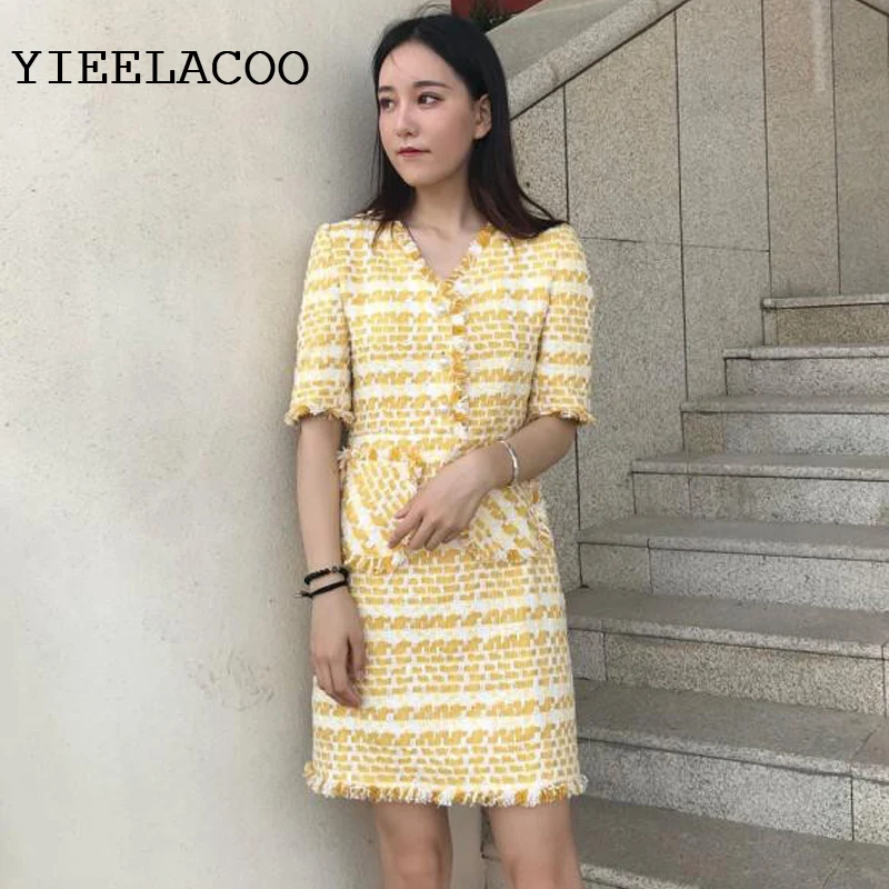 Женское твидовое платье в шотландскую клетку маленькое с кисточками на рукавах