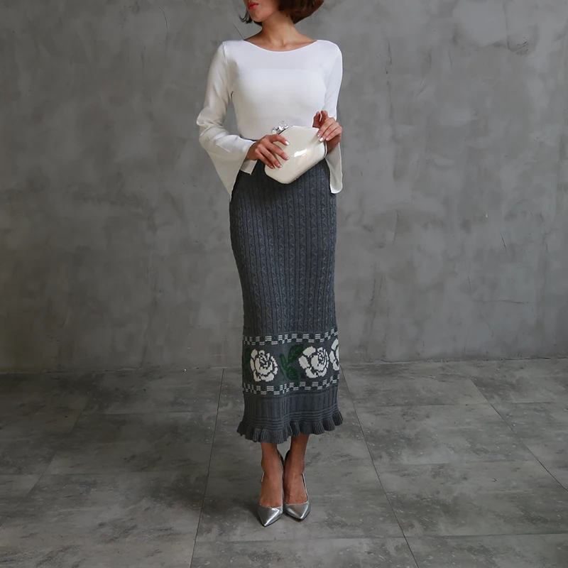 Женская винтажная трикотажная длинная юбка до середины икры серая стрейчевая