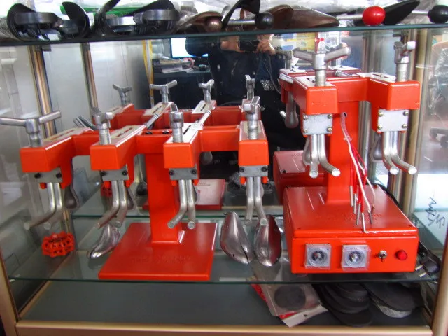 Two Way Shoe Stretcher With Temperature Control Practical Stretching Machine For Shoes In Orange Color Инструменты