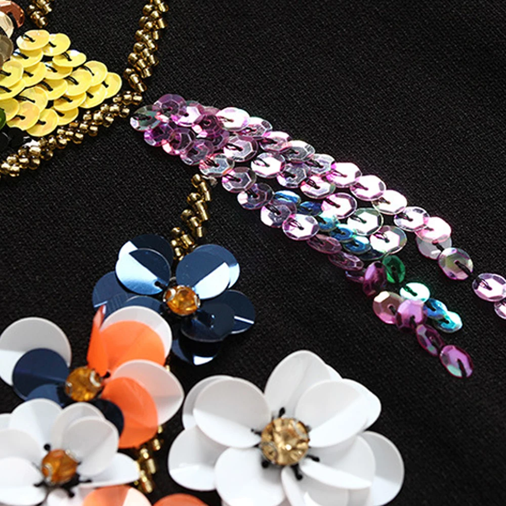 Женская футболка с коротким рукавом модельная стильная блестками и цветочным