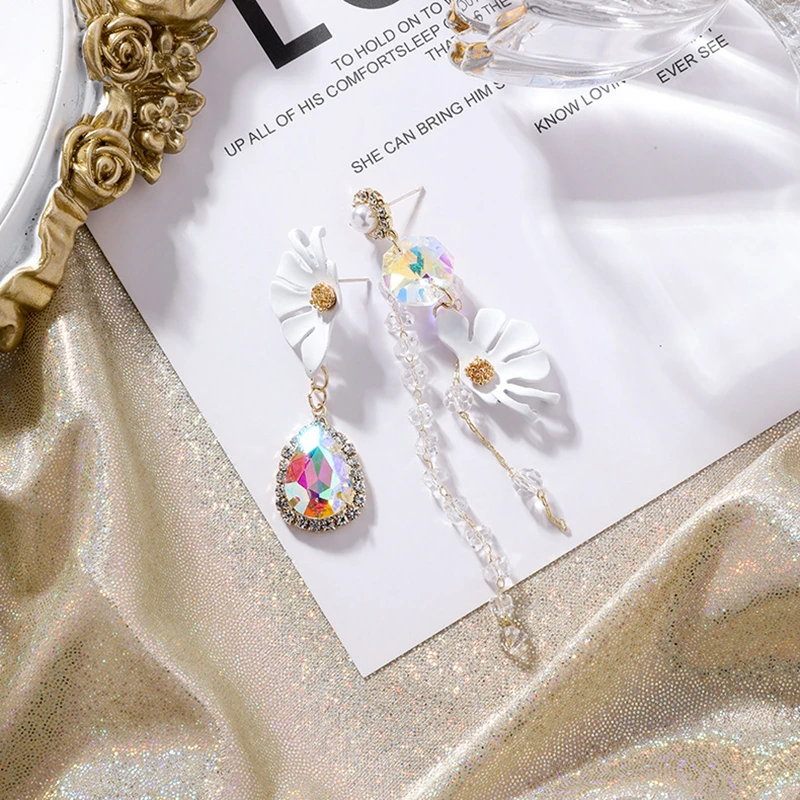 2019 Япония Корея мода Асимметричные белые лепестки кисточкой серьги сладкий