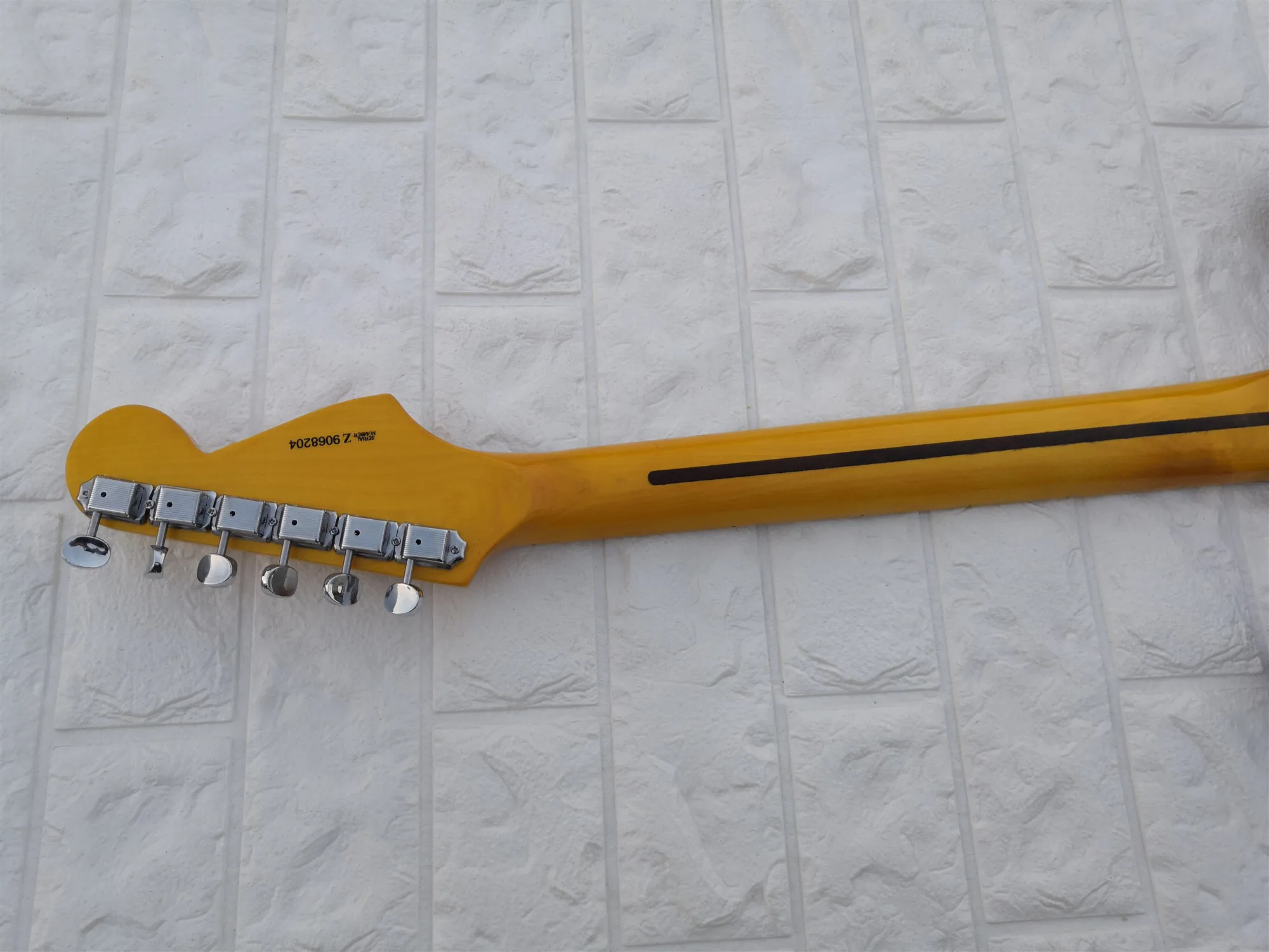 Высокое качество бордовый str гитары Белый накладку SSS звукосниматели клен шеи