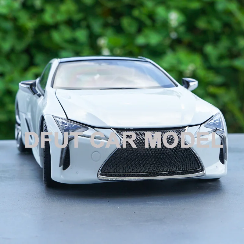 Модель спортивного автомобиля из сплава в масштабе 1:18 LC500h оригинальные