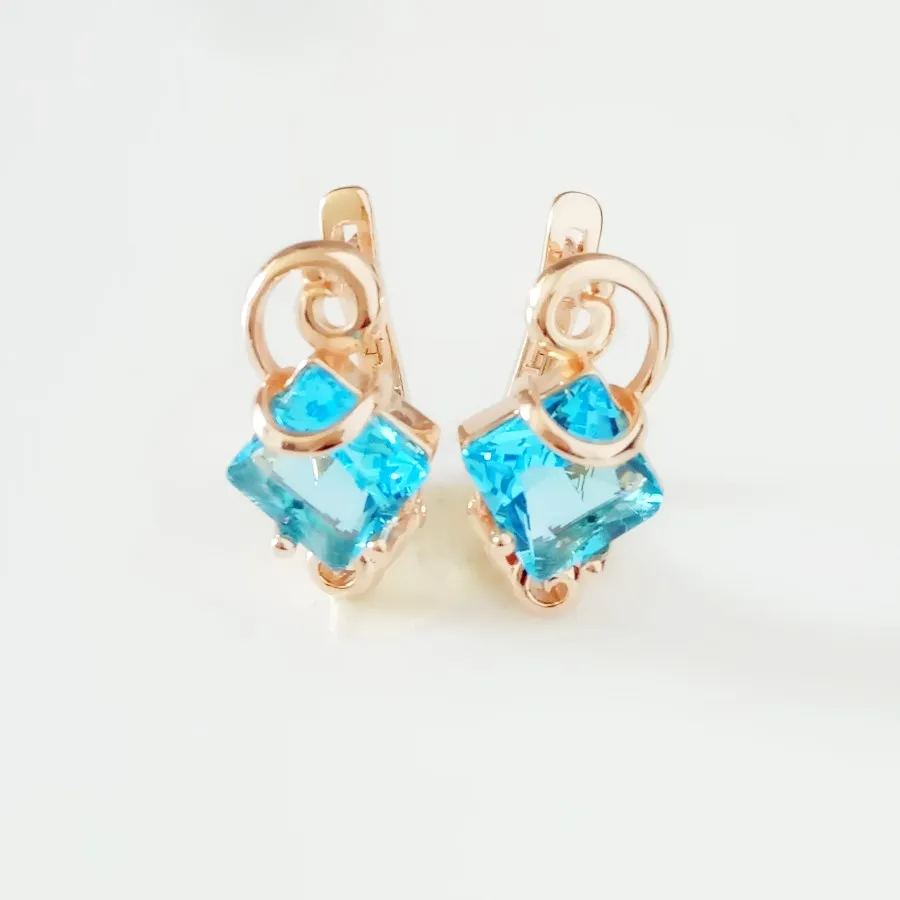 Серьги женские из розового золота 585 пробы с 3 камнями и фианитами | Украшения