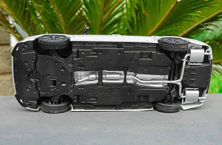 Изысканный 1:18 Toyota восьмого поколения Camry спортивная версия модели сплава автомобиля, коллекционная машинка Модель украшения