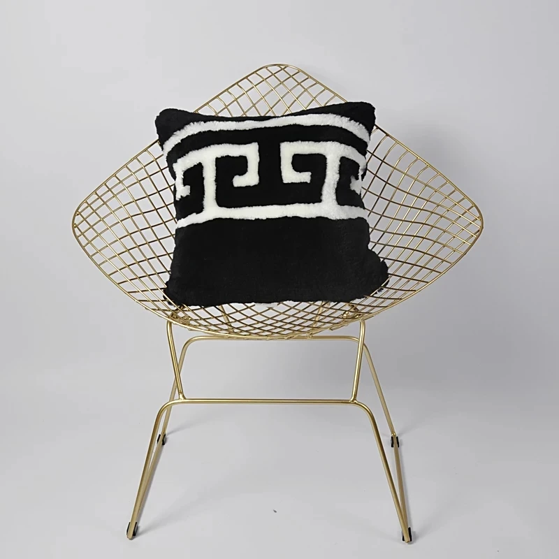 Односторонняя подушка из натуральной овечьей кожи без сердечника черно-белая