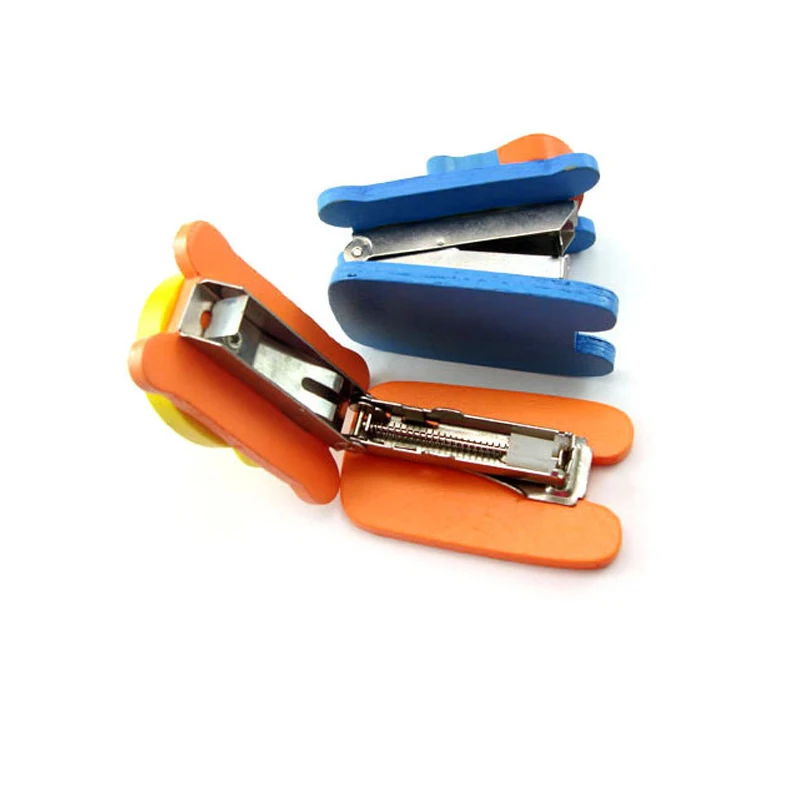 Милый мультяшный мини-степлер для дерева 1 шт. Карманный ручной степлер