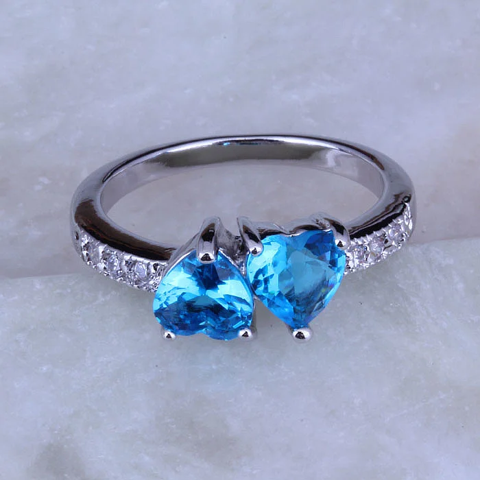 Любовный монолог сердечко серебряного цвета голубое небо Кристалл кубического