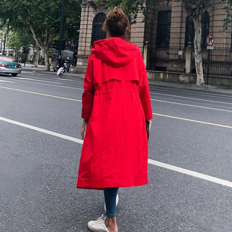 Ветровка TWOTWINSTYLE с капюшоном длинным рукавом плиссированная высокой талией |