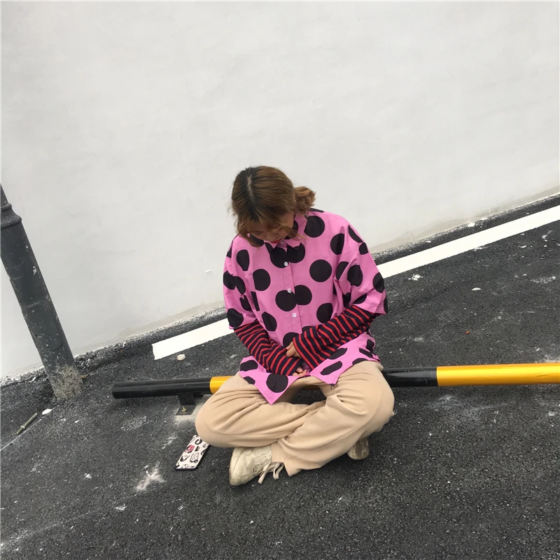 Harajuku модные черный, белый цвет плед человек Для женщин рубашки короткий рукав в розовый горошек Для женщин рубашки летние хлопковые свободные пару рубашки