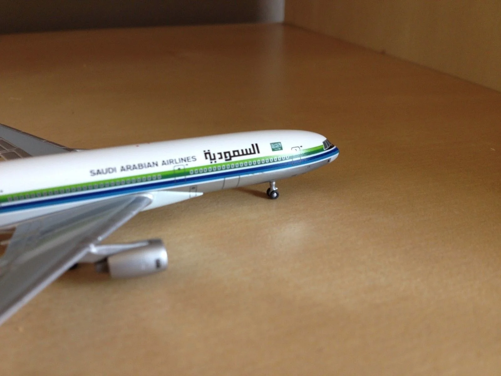 1:500 Saudia Airways 1011-200 HZ-AHA модель самолета