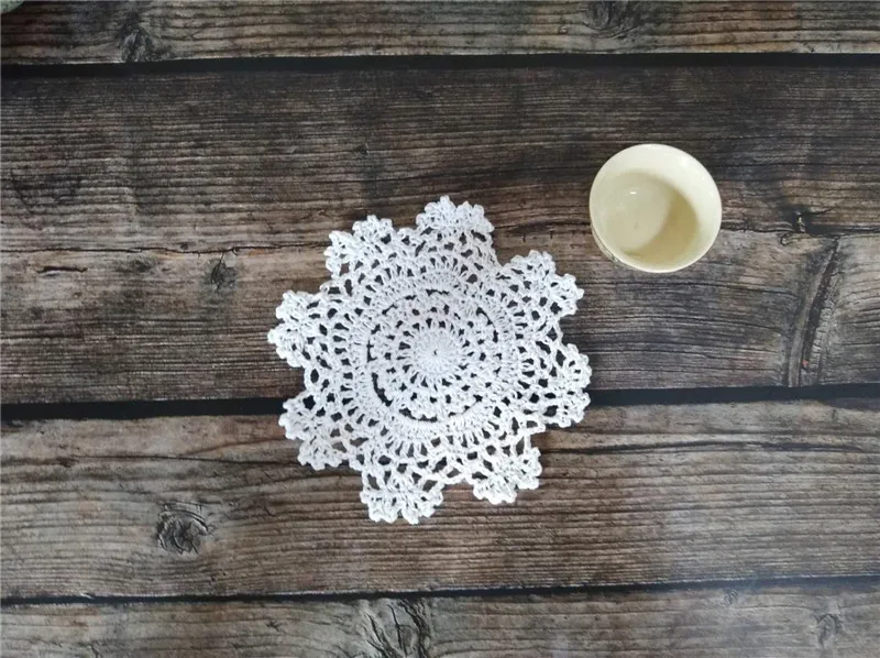 

Круглые вязаные белые салфетки из хлопка 13 см