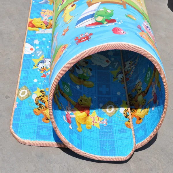 Dolemikki ребенка играть коврики ползать двойной поверхности Babys ковры животных
