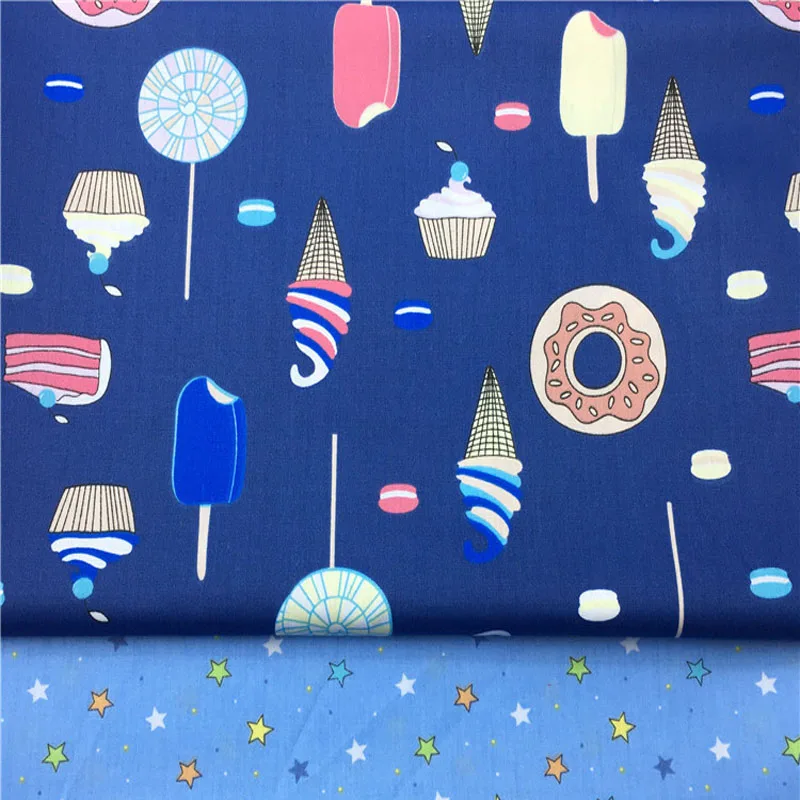 Изящная хлопковая ткань темно синего цвета с мультяшным принтом Десерт
