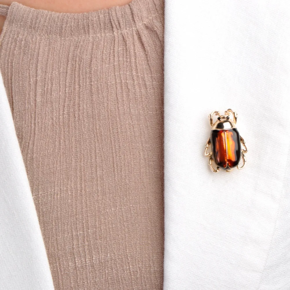 Яркие эмаль тараканами средство Форма броши в виде золотого цвета насекомое