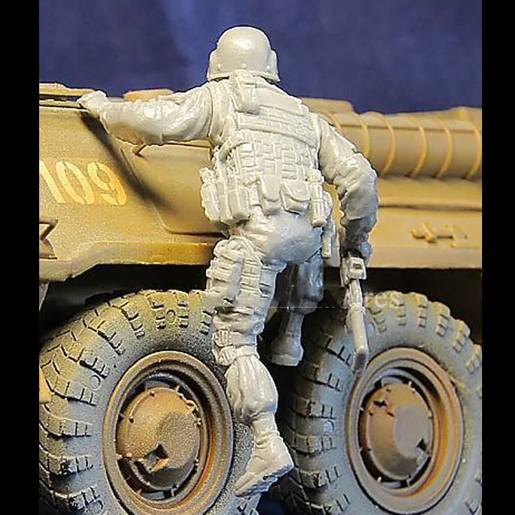 1/35 шкала Неокрашенная фигурка из смолы Современный русский полицейский FSB spetsnaz