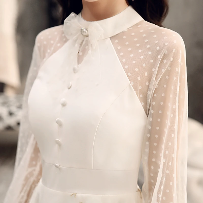 Женское платье невесты скромное свадебное цвета шампанского с кружевными