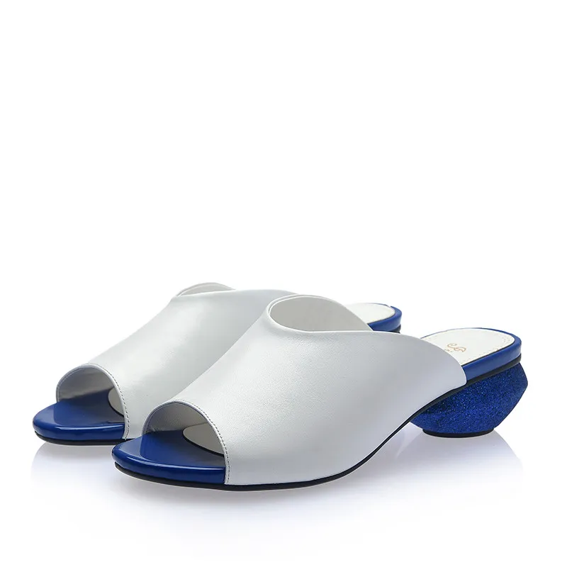 Женские босоножки из натуральной кожи с открытым носком на низком каблуке