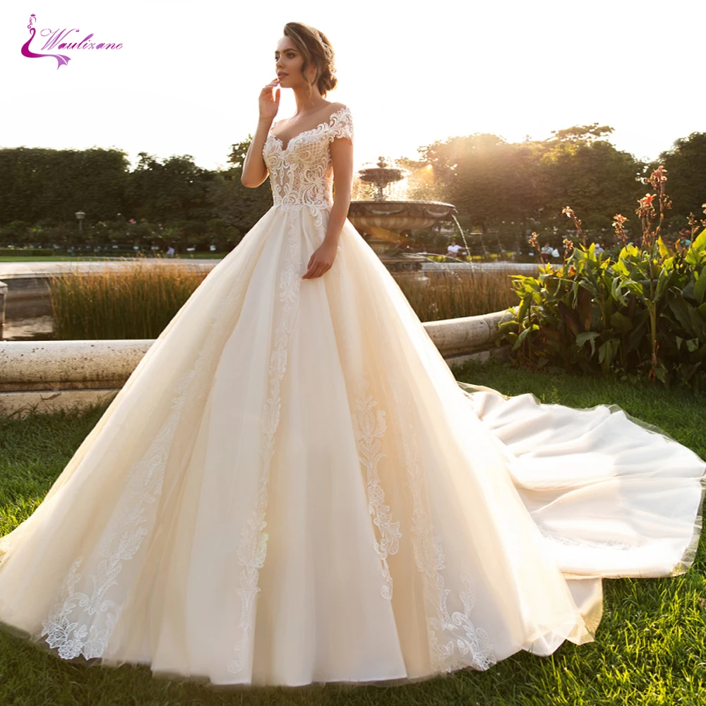 

Waulizane Noble Champagne Color Sweetheart Neckline Of Ball Gown Wedding Dress With Short Lace Sleeve Bridal Dress