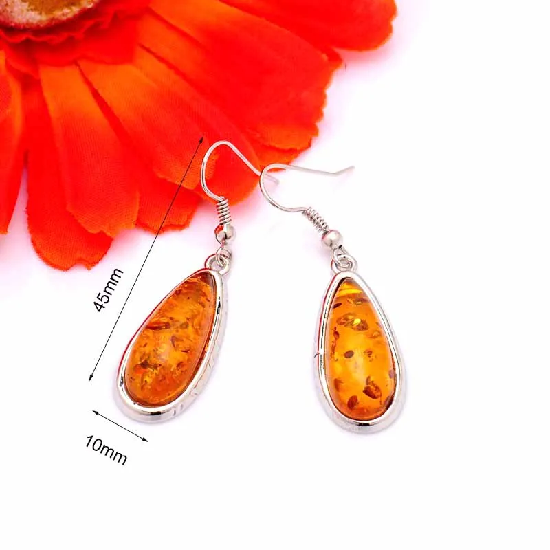 Комплект украшений из колье и серёг с серебряным покрытием |