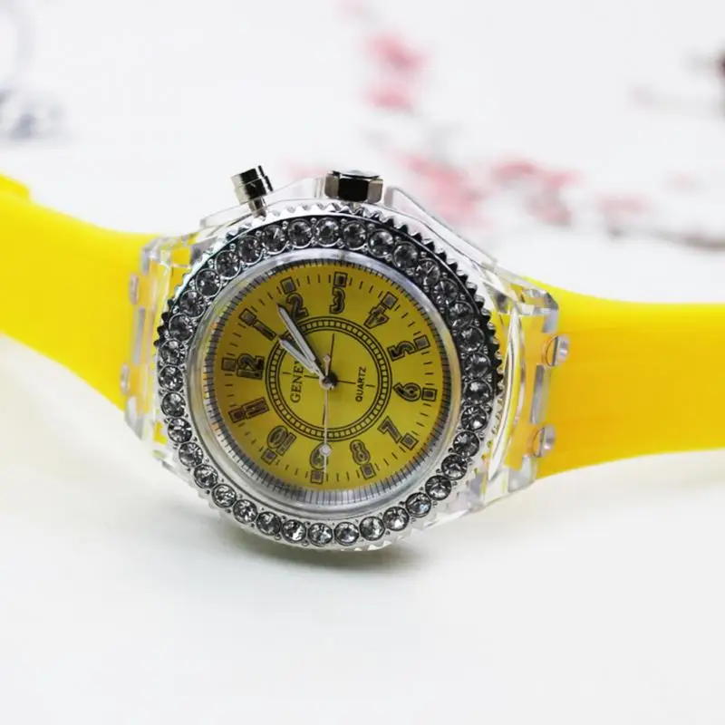 Fashion LED Luminous Lights Electronic Watch Hot Women Men Quartz Wirst Casual Student Clock for Kids Students Gift | Наручные часы