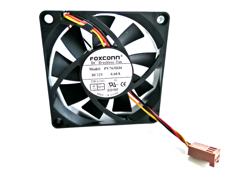 

3-проводной вентилятор FOXCONN PV763DJ4 12V 0.6A 7CM 7015
