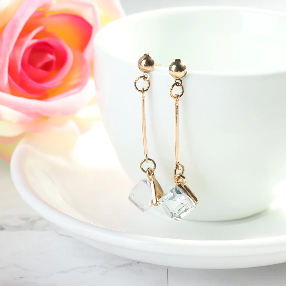 Женские серьги-гвоздики с кристаллами | Украшения и аксессуары