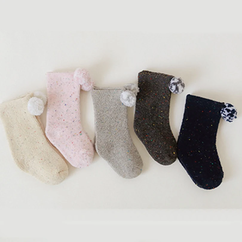 Calcetines largos hasta la rodilla con dise&ntilde;o de bola de felpa para beb&eacute;, medias de invierno para ni&ntilde;o y ni&ntilde;a, c&aacute;lidos para piernas, ropa de Navidad-3