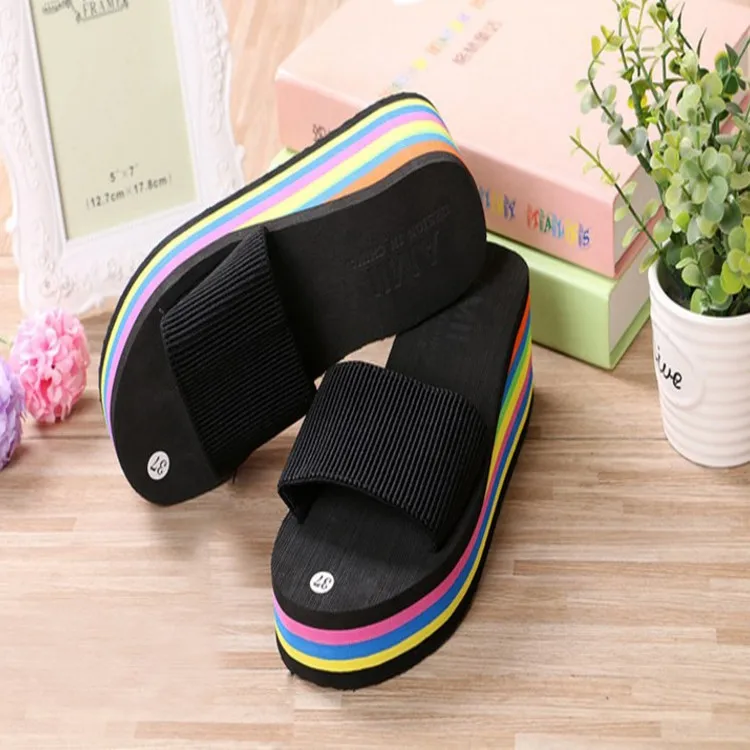 2018 Летняя женская обувь Банные тапочки на платформе танкетка Пляжные сланцы