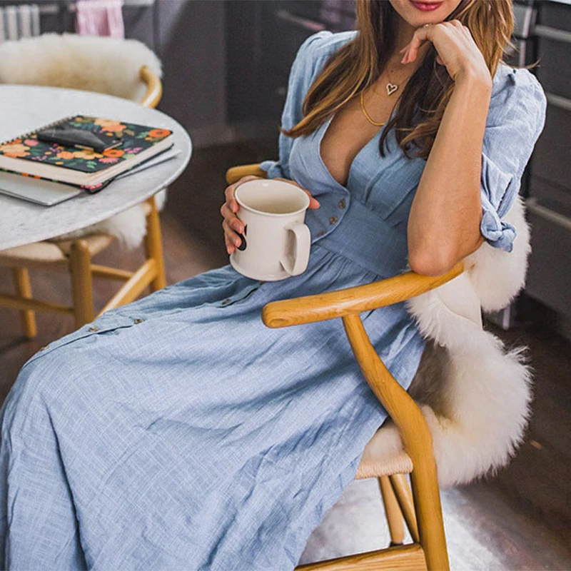 Элегантное однотонное розовое платье средней длины на пуговицах женские