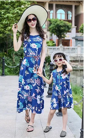 Пляжное платье для мамы и дочки летнее всей семьи с принтом девочек