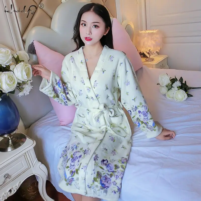 Flannel Bathrobes Women's Cartoon Lovely Thicken Warm Nightgowns Winter Bath robe Women Pajamas Bath Robe Sleepwear - Цвет: Purple white