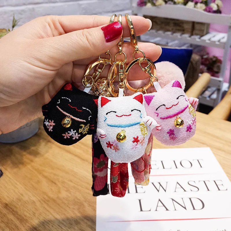 Ручной вышивки Lucky Cat брелок для женщин с милым помпоном цепочка ключей мячиком