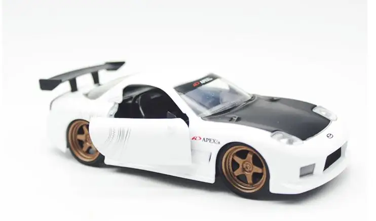 JADA 1:32 Масштаб сплава игрушка автомобиля, высокая имитация RX7 FD ракета Кролик модель автомобиля, 2 открытой двери, игрушечные транспортные средства