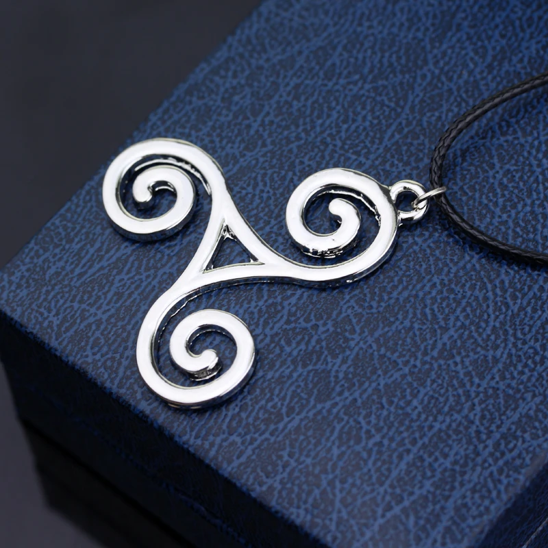 Ожерелье в стиле панк-подростка с волком Triskele Triskelion Allison серебряная подвеска