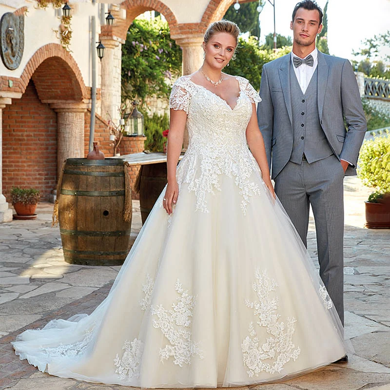 

Plus Size Wedding Dress With Short Sleeve Sexy V-neck Lace Elegant Bride Dresses Vestido De Noiva Vintage Wedding Gowns