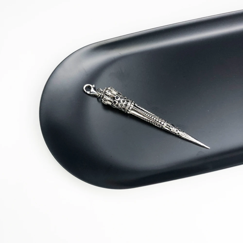 Подвеска в виде черепа конуса черного цвета летняя коллекция 2019 года винтажные