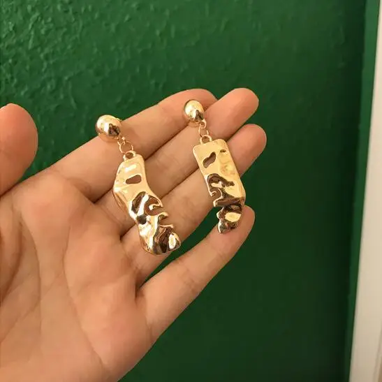 Маска на половину лица с вырезами и серьгами подвесками|statement drop earrings|statement earringsdrop