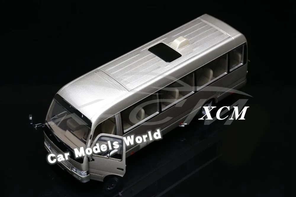 Модель автобуса для Coaster бизнес Ван микроавтобуса 1:24(золото)+ небольшой подарок