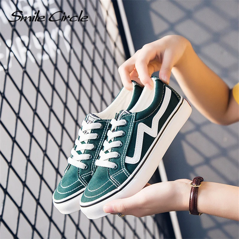 Модные женские кроссовки со смайликом сезон весна-лето очень мягкая