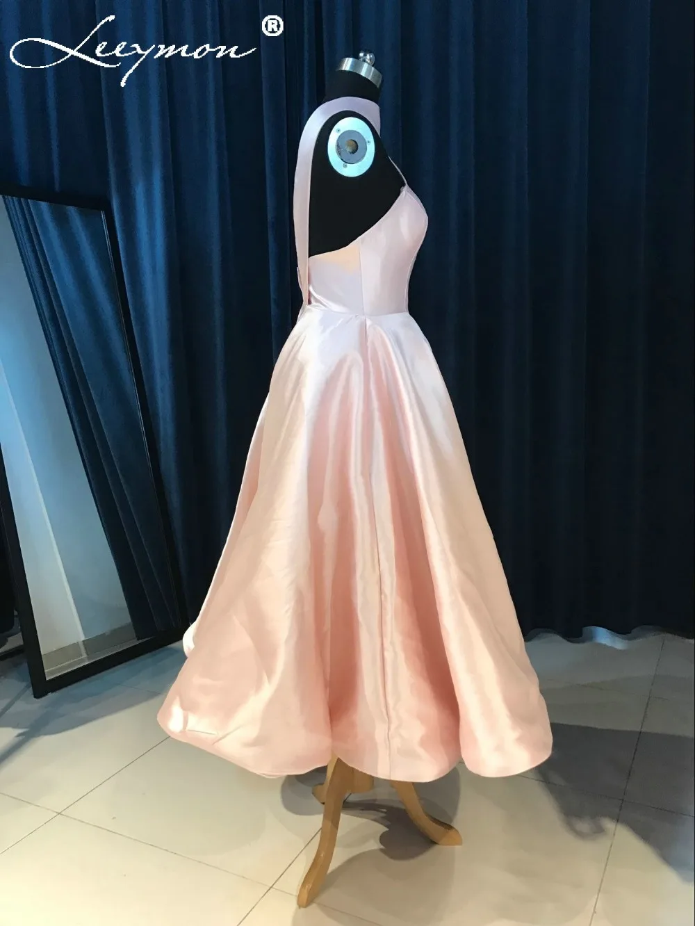 Женское атласное платье подружки невесты длинное плиссированное без рукавов с